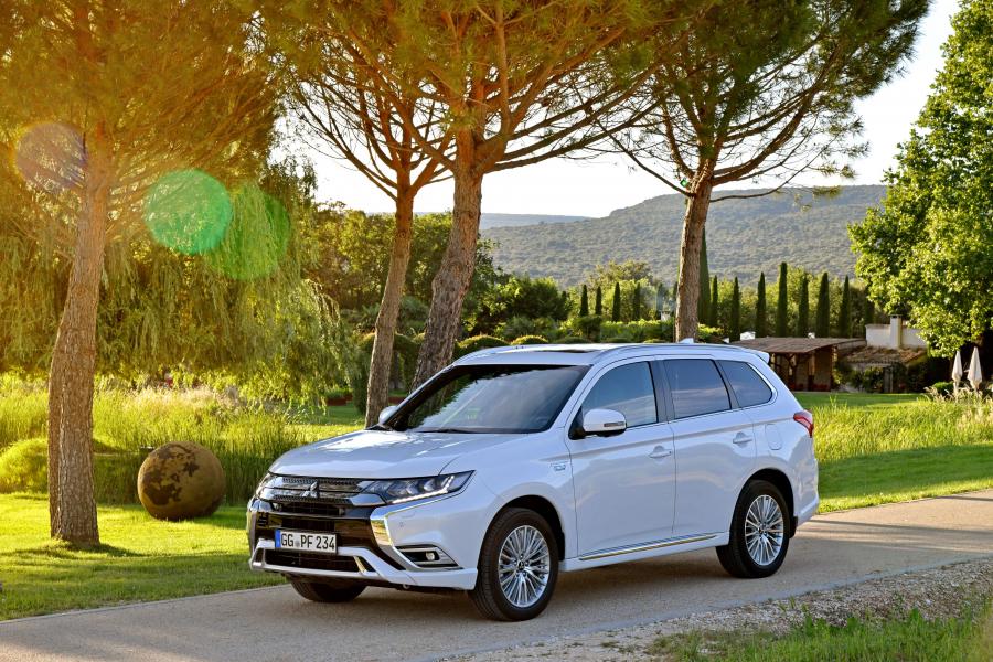  Mitsubishi Outlander PHEV 2018 года  (WW) (фото 42 из 43)